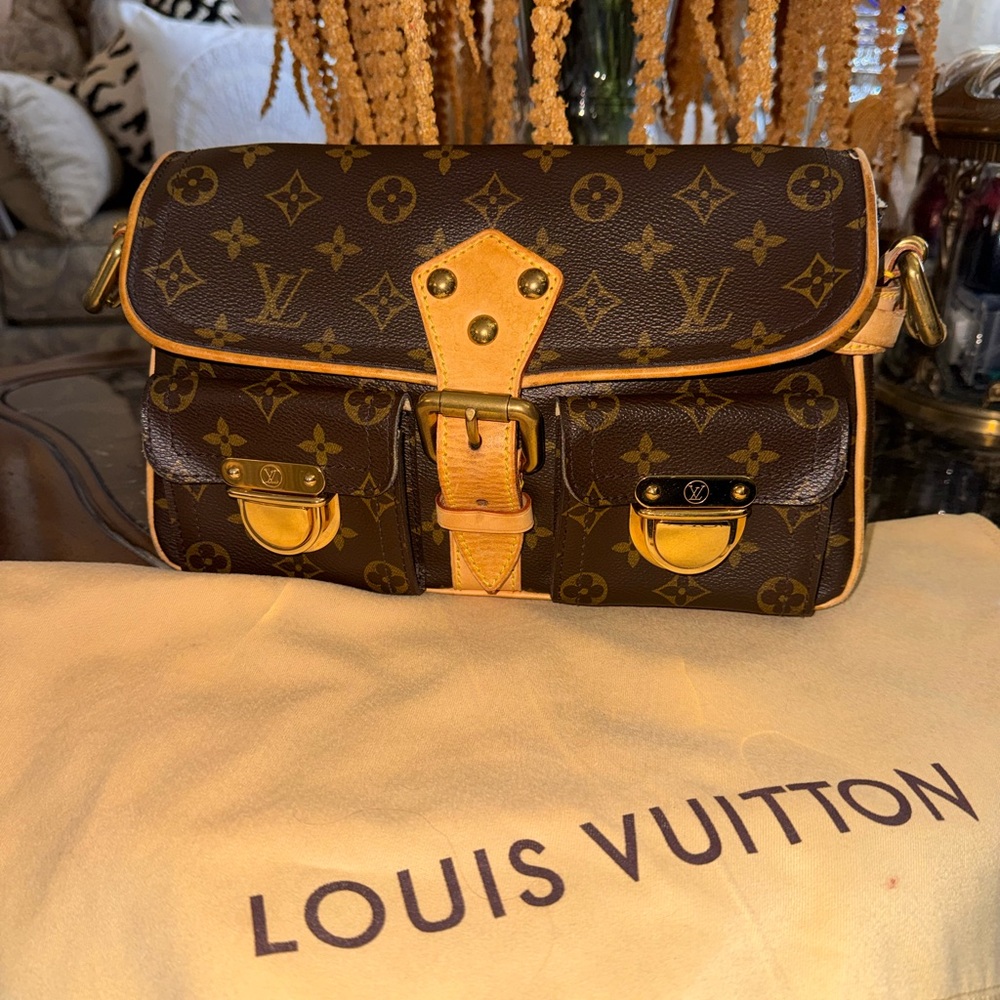 Louis Vuitton Hudson GM in Monogram Canvas 🤎✨